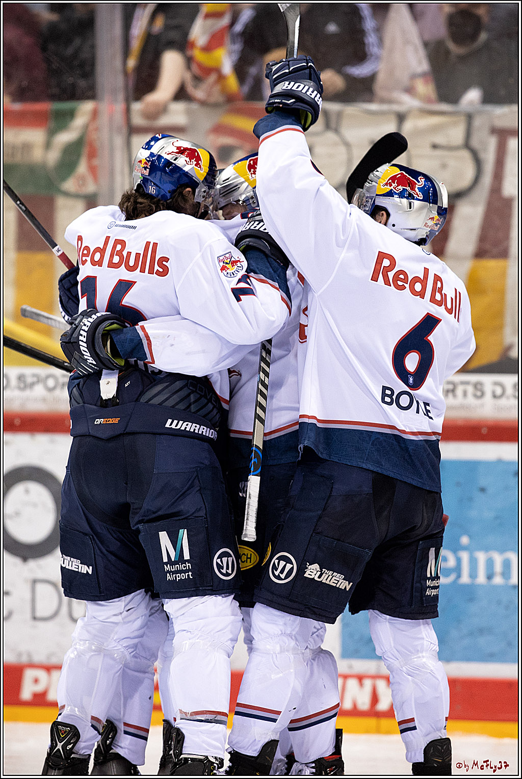 PENNY DEL Viertelfinale 4. Spiel; Duesseldorfer EG - Red Bull Muenchen; Duesseldorf, 16.04.2022